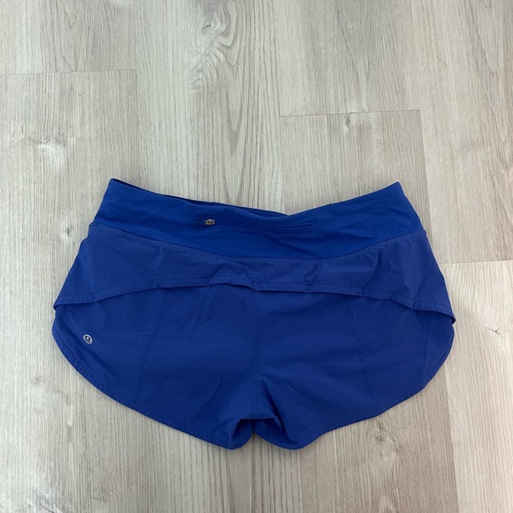 size 6 lululemon shorts - Picture 3 of 5